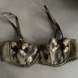 💚 NWOT Chantelle khaki green Balconnet Bra size 34B